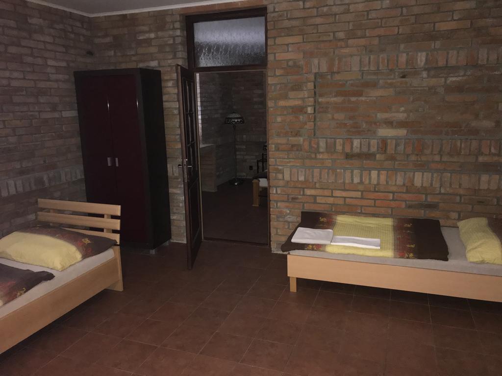 Batavya Penzion Topoľčany Dış mekan fotoğraf