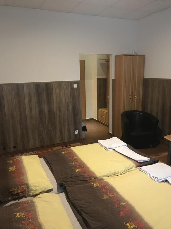 Batavya Penzion Topoľčany Dış mekan fotoğraf