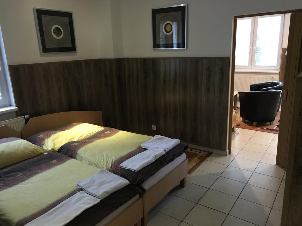 Batavya Penzion Topoľčany Dış mekan fotoğraf
